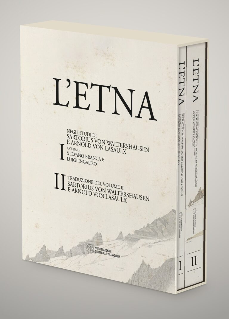 Cofanetto rigido dell'opera "L'Etna" per l'INGV con i due volumi inseriti